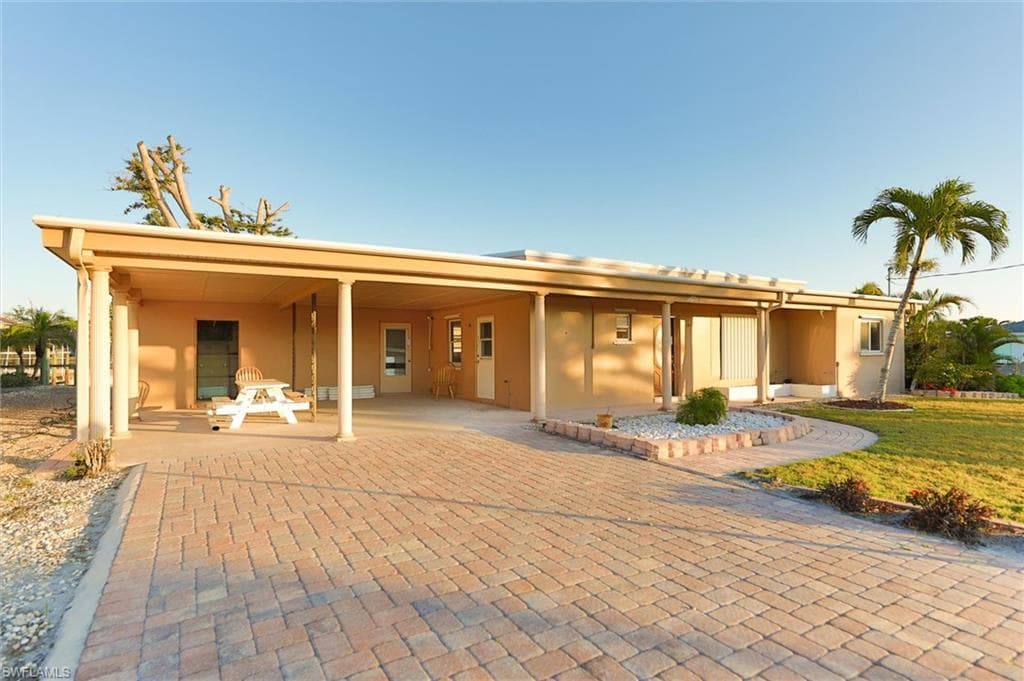 425 Madison CT FORT MYERS BEACH, FL 33931