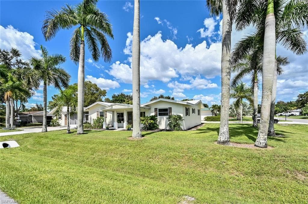 1205 Wisconsin DR NAPLES, FL 34103
