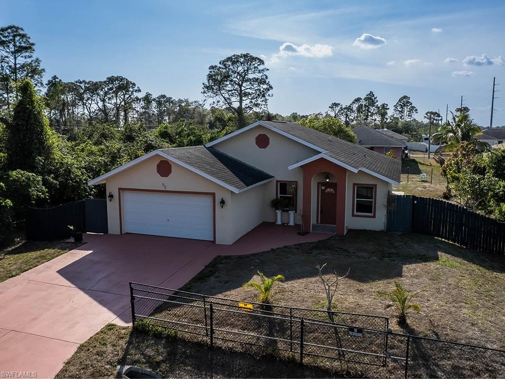 52 Hazel AVE S LEHIGH ACRES, FL 33976