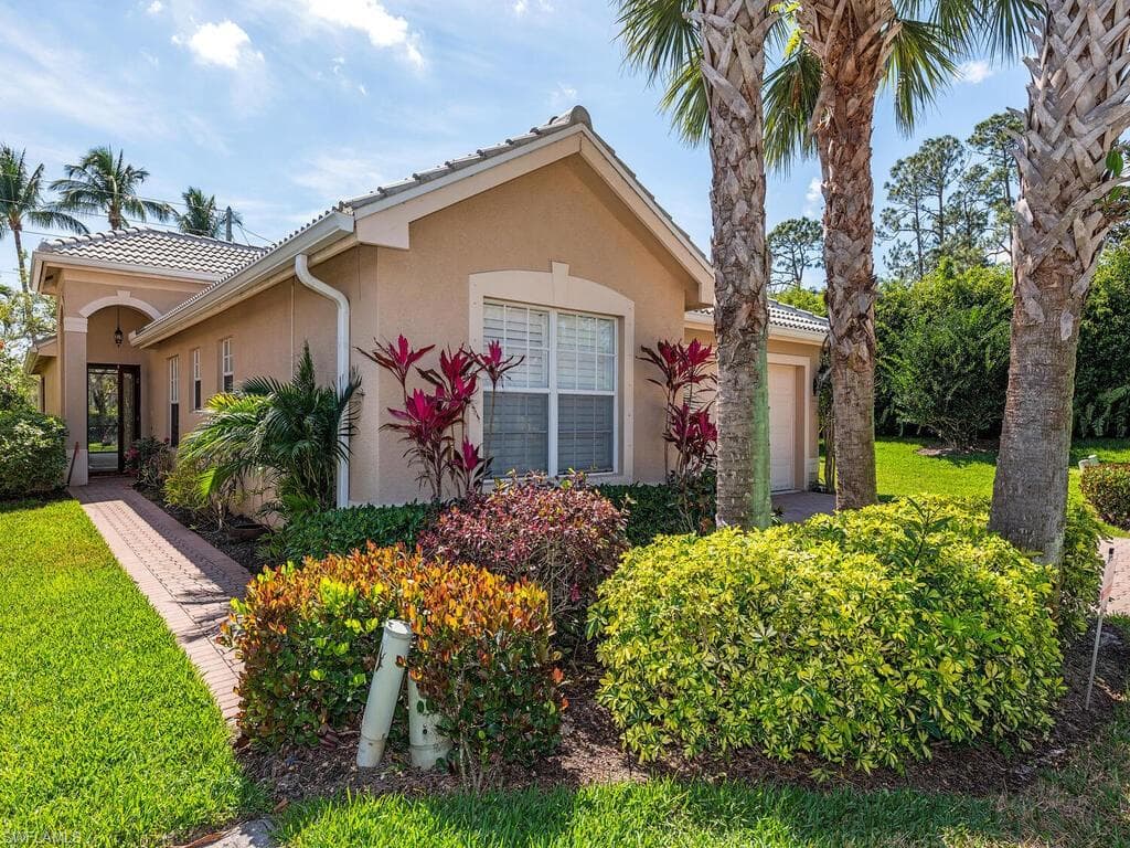 1595 TRIANGLE PALM TER NAPLES, FL 34119