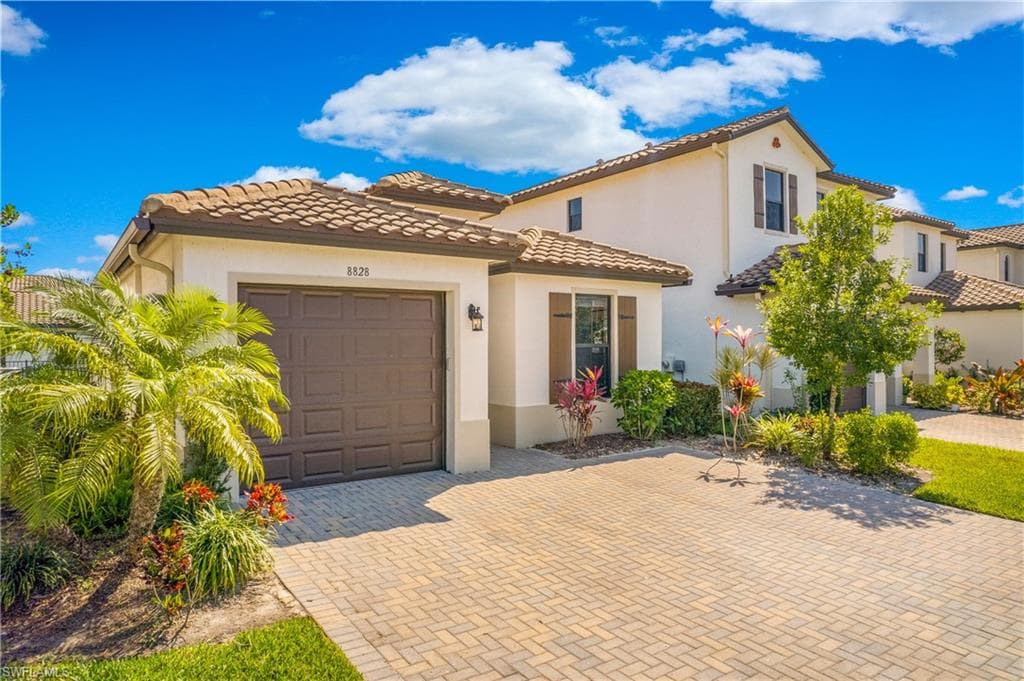 8828 Madrid CIR NAPLES, FL 34104