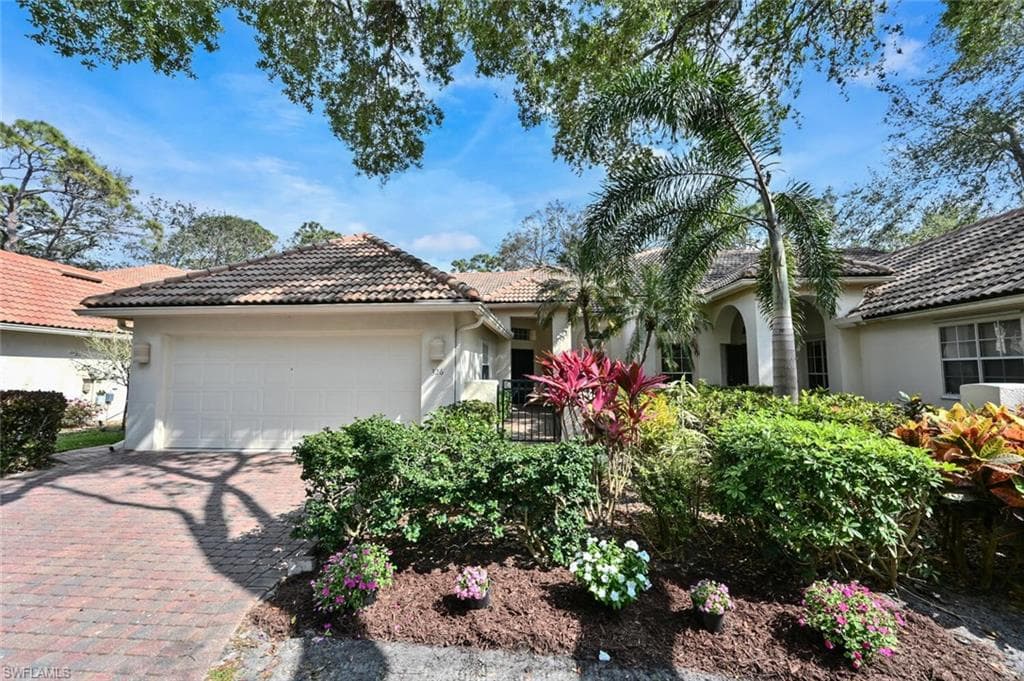 326 Carinosa CT 18-5 NAPLES, FL 34110