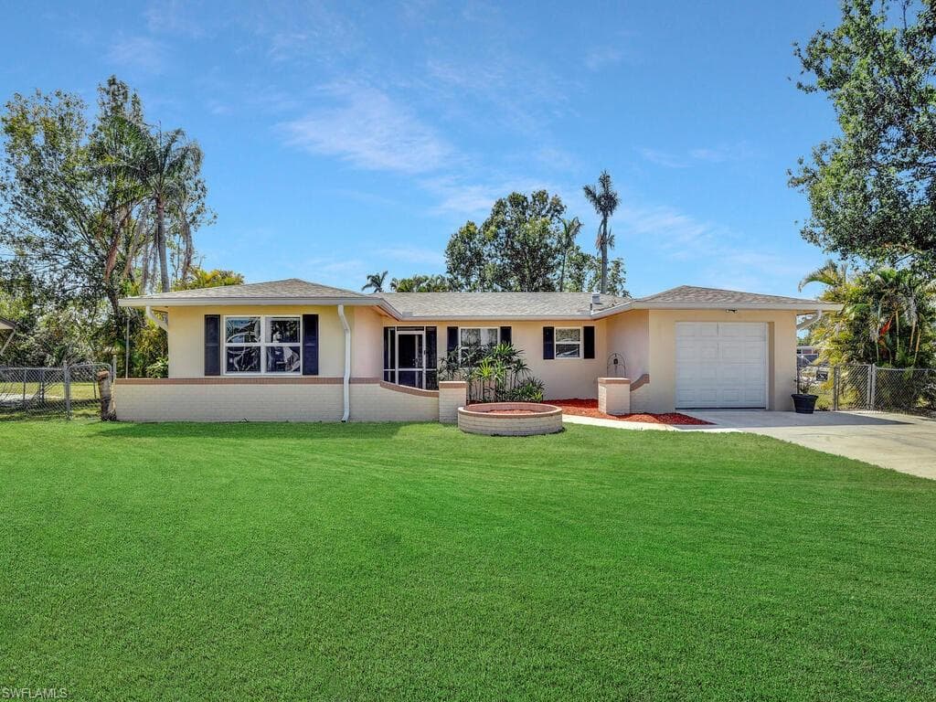 1804 Grace AVE FORT MYERS, FL 33901