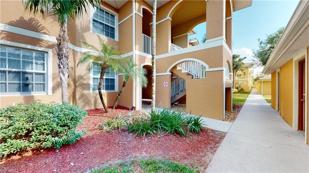 1089 Winding Pines CIR 106 CAPE CORAL, FL 33909