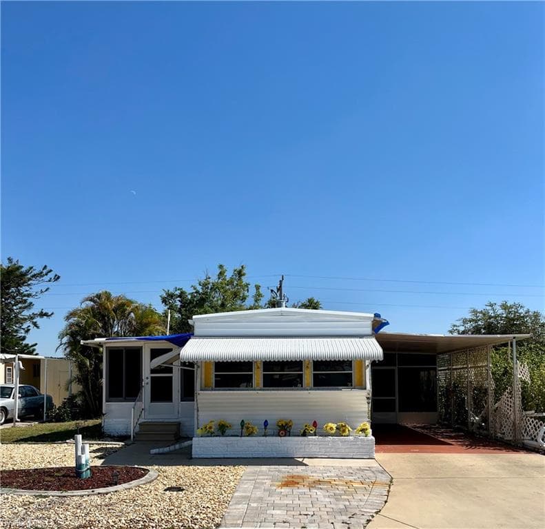311 Shrub LN S NORTH FORT MYERS, FL 33917
