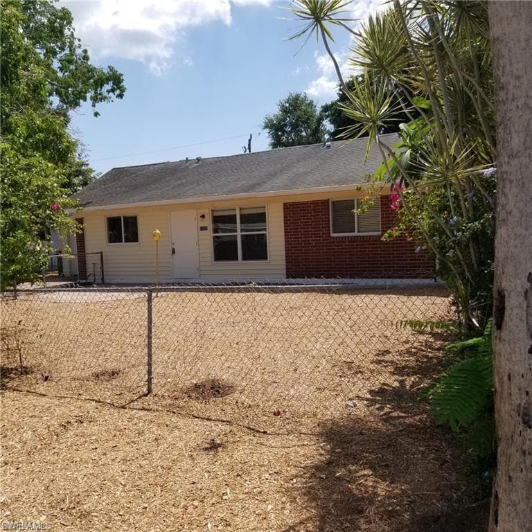 1320 Barbizon LN NAPLES, FL 34104