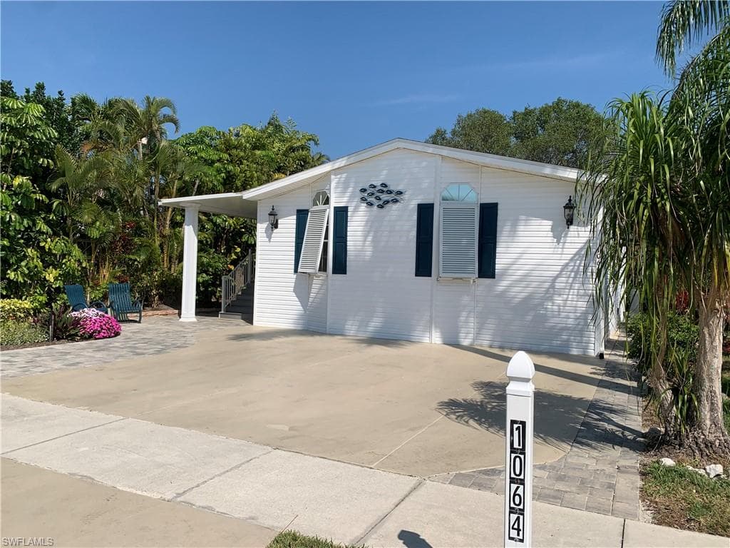 1064 Diamond Lake CIR NAPLES, FL 34114