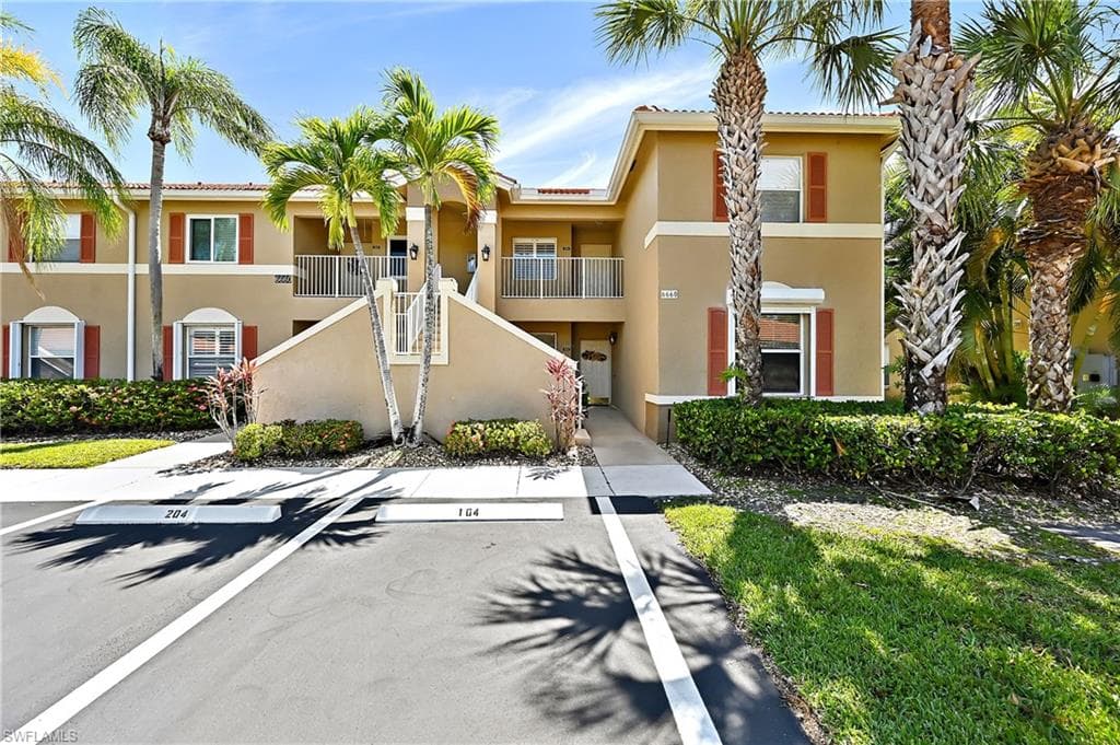 6660 Huntington Lakes CIR 104 NAPLES, FL 34119