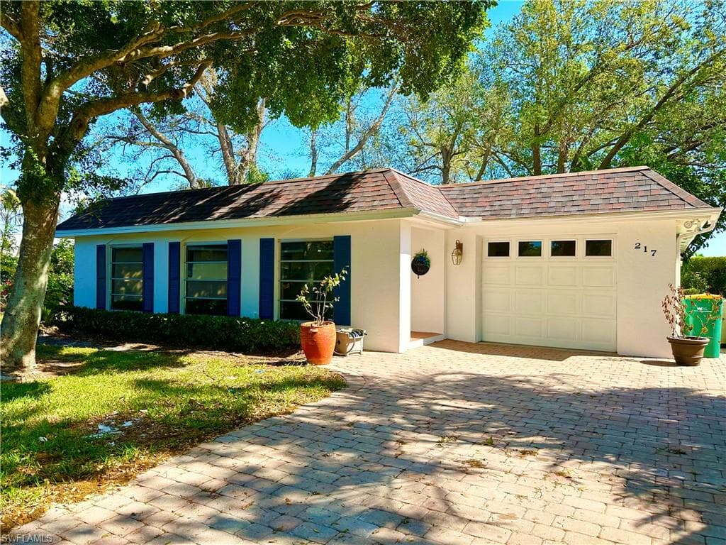 217 Yorkshire CT 2 NAPLES, FL 34112