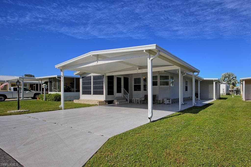 39 Turquoise AVE 39-T NAPLES, FL 34114