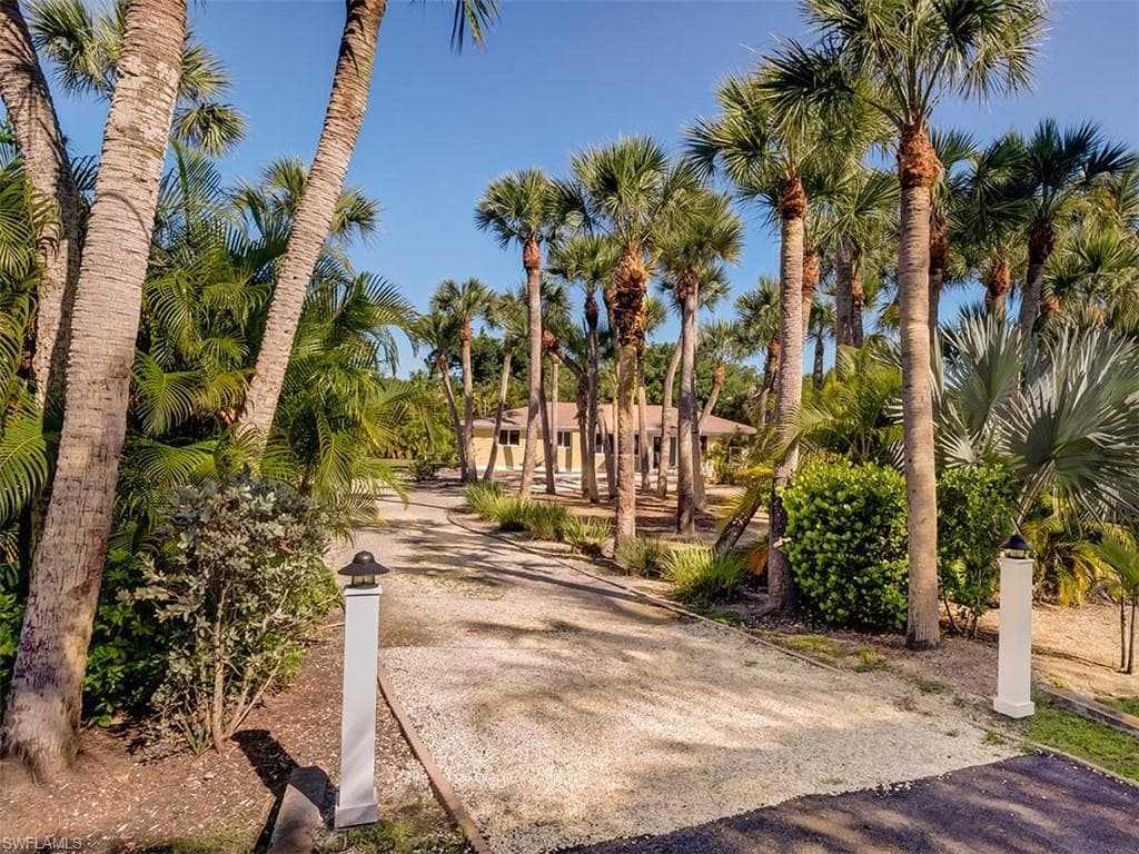 1746 Windward WAY SANIBEL, FL 33957