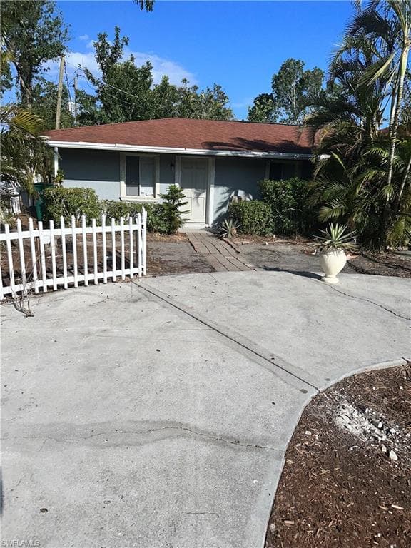 5829 Casablanca CT FORT MYERS, FL 33919