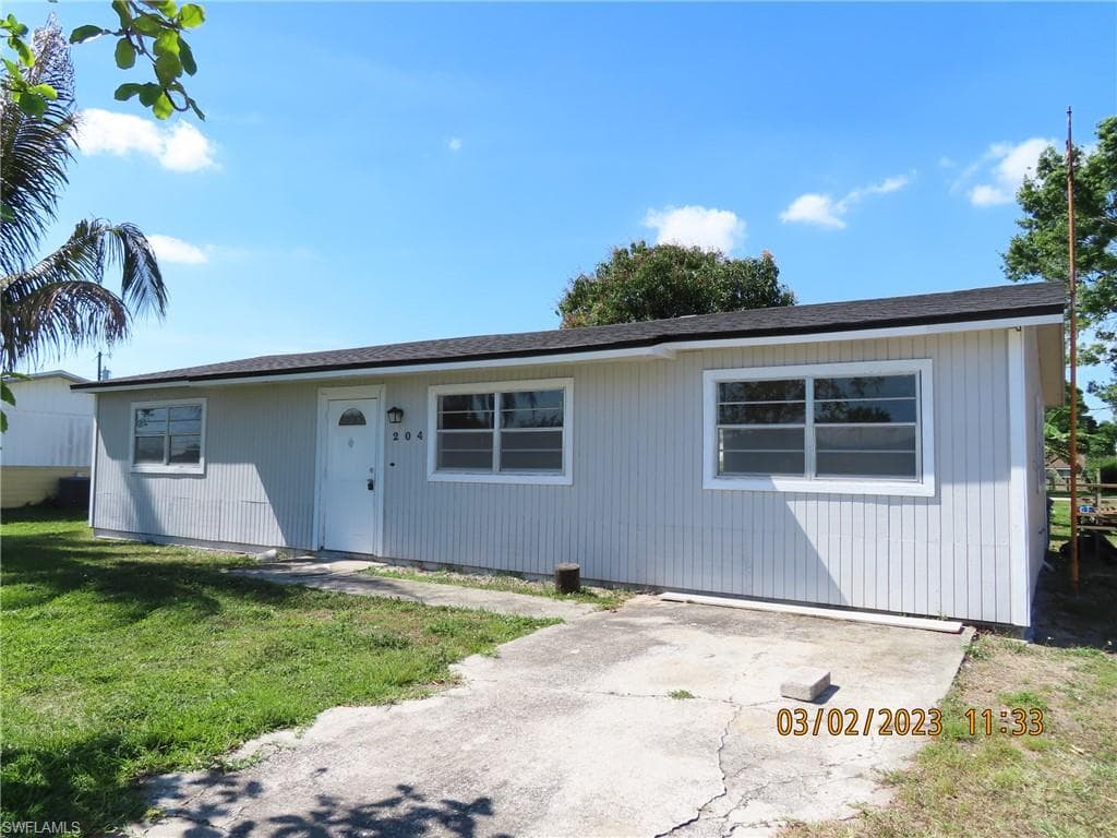 204 10th ST NW MOORE HAVEN, FL 33471