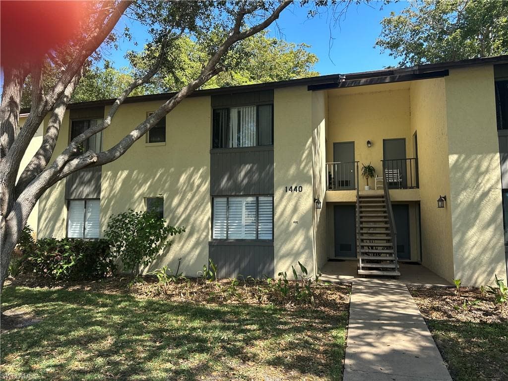 1440 Green Valley CIR W 601 NAPLES, FL 34104