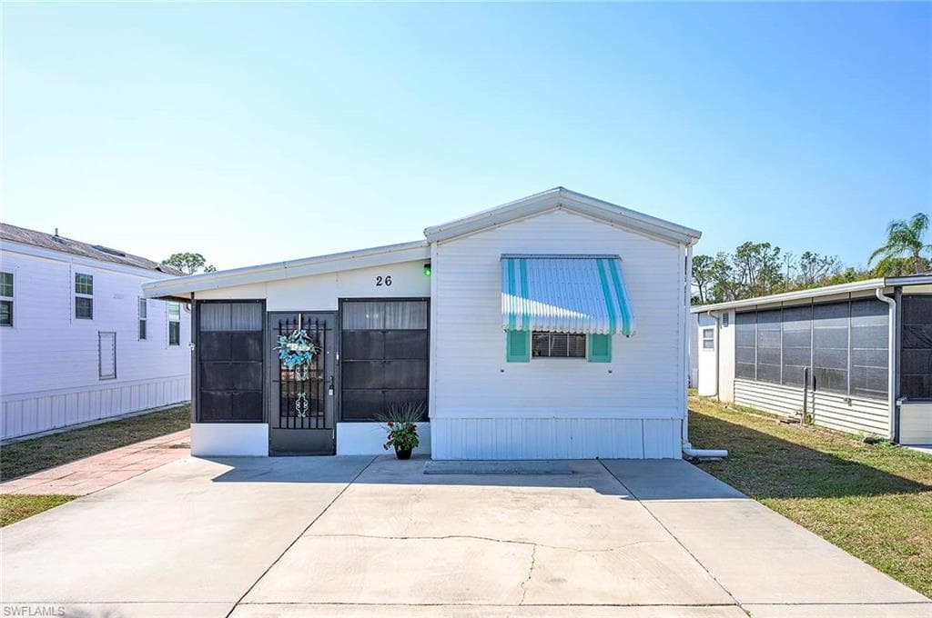 26 La Fonda LN NORTH FORT MYERS, FL 33903