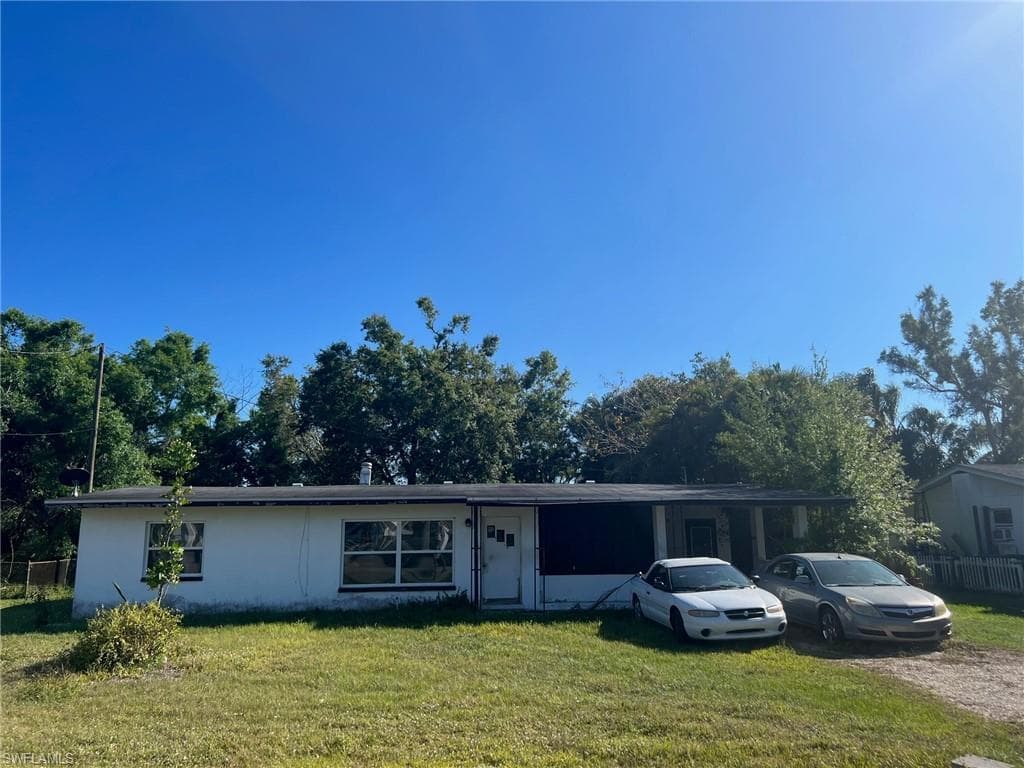 657 Canal DR NORTH FORT MYERS, FL 33903