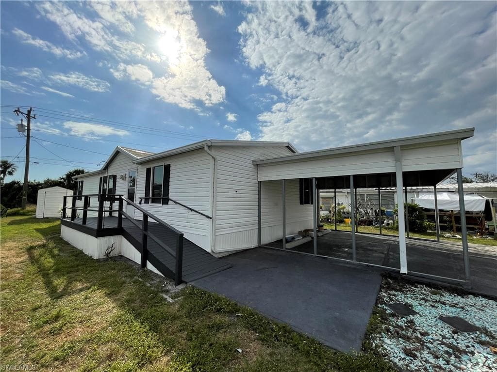 228 Flame LN NORTH FORT MYERS, FL 33917