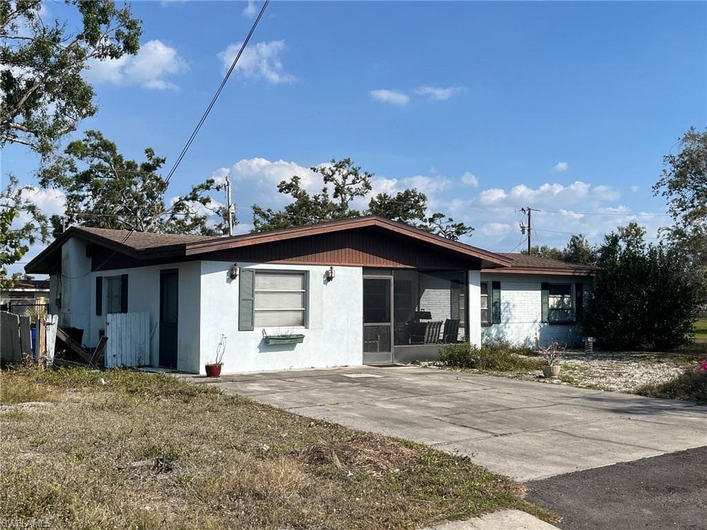 101 Daniels LN NORTH FORT MYERS, FL 33917