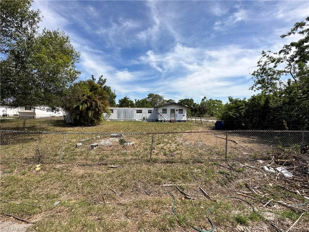 7851 Suncoast DR NORTH FORT MYERS, FL 33917