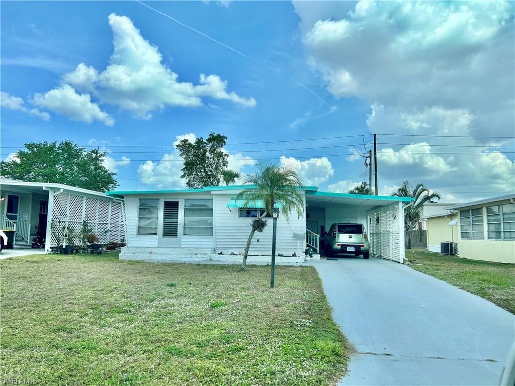 541 Monte Carlo LN NAPLES, FL 34112
