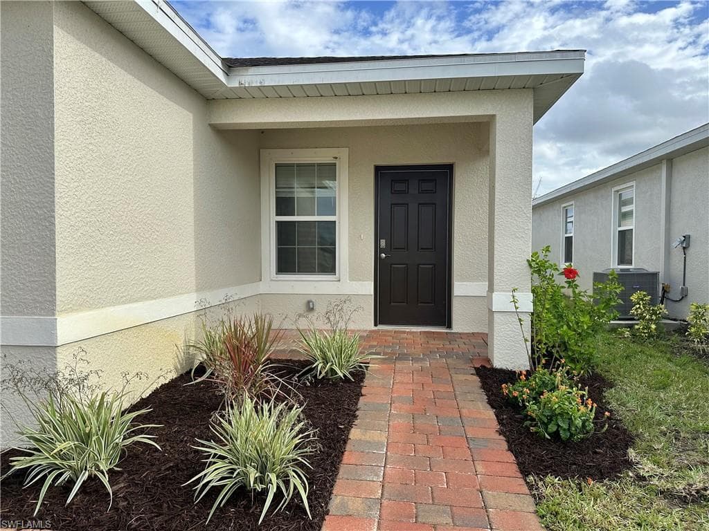 8773 Swell Brooks CT NORTH FORT MYERS, FL 33917