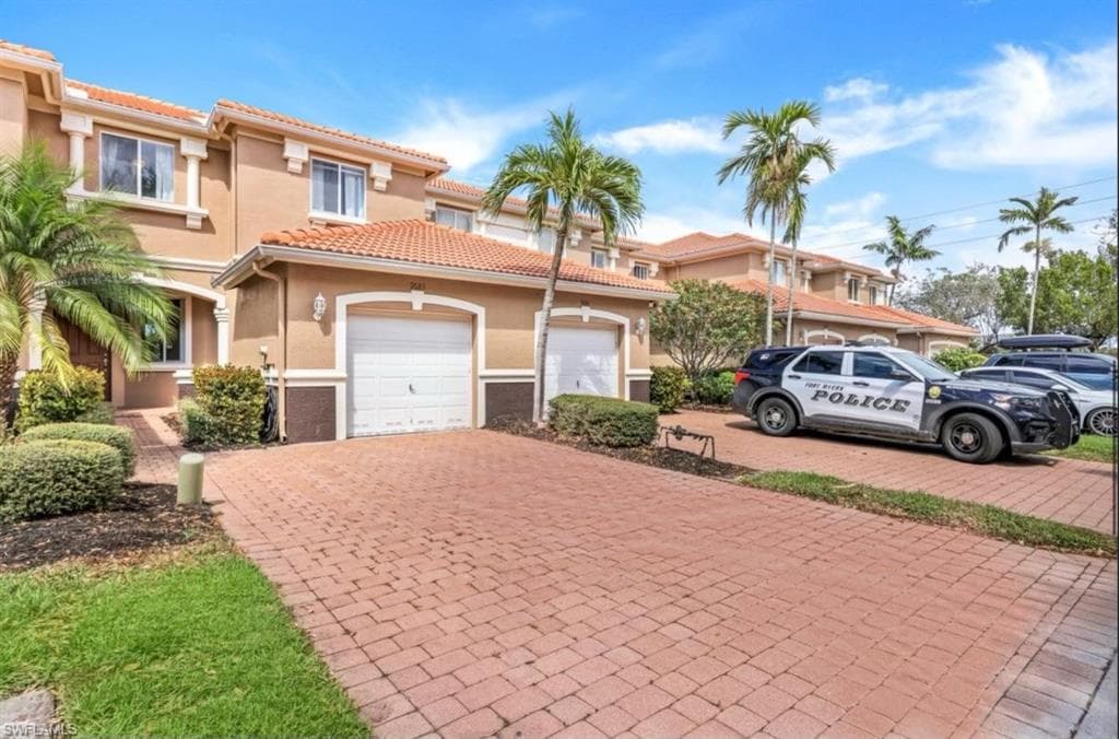 9683 Roundstone CIR FORT MYERS, FL 33967