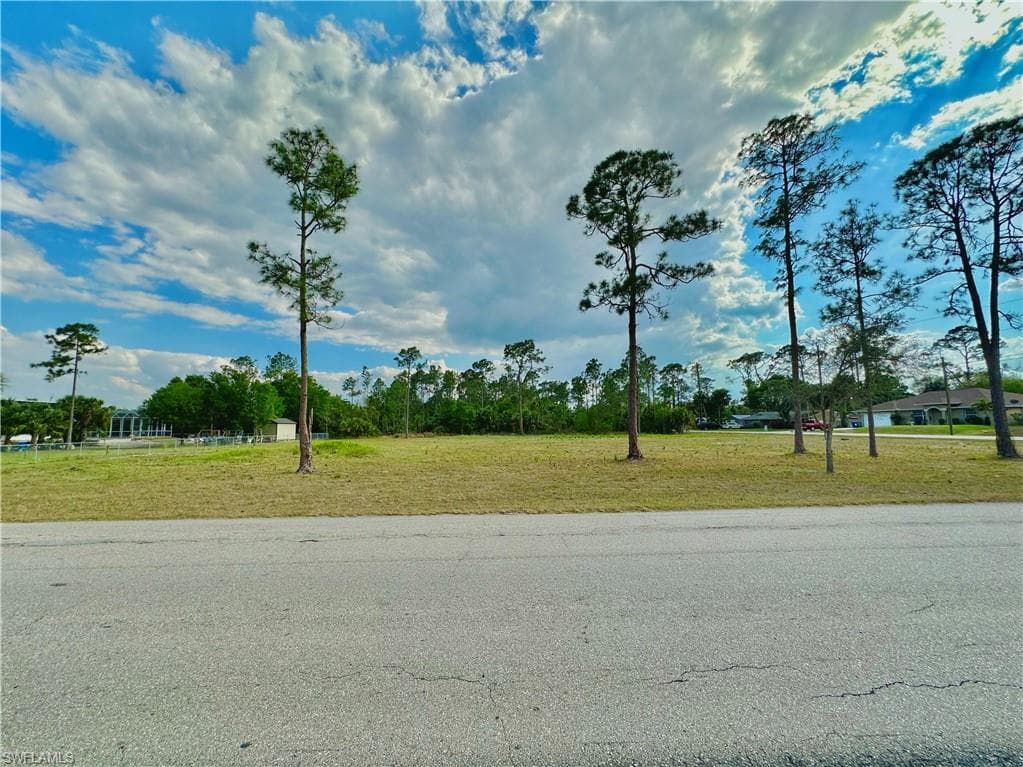 422 Poinsettia AVE LEHIGH ACRES, FL 33972