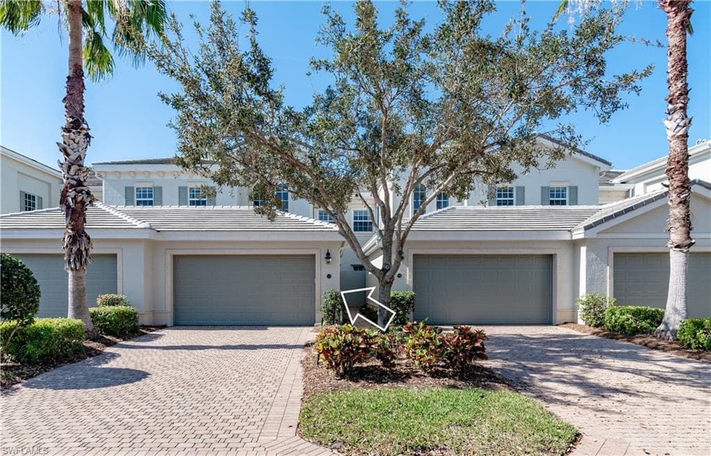 9271 Museo CIR 102 NAPLES, FL 34114