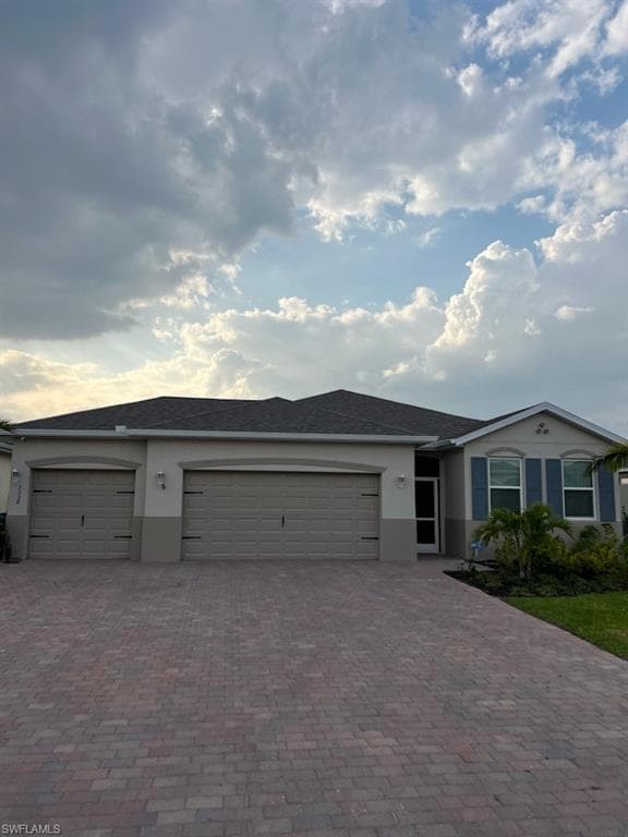 3338 Acapulco CIR CAPE CORAL, FL 33909