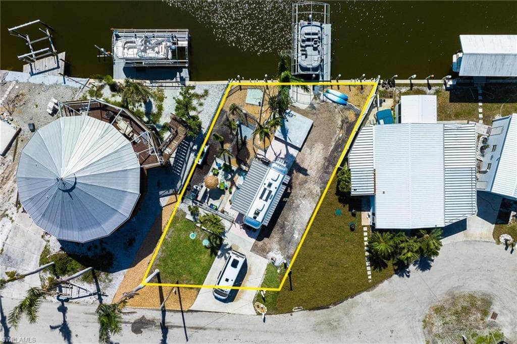3915 Plumosa DR ST. JAMES CITY, FL 33956