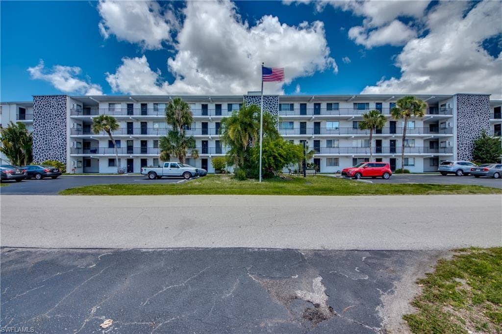 4906 Victoria DR 312 CAPE CORAL, FL 33904