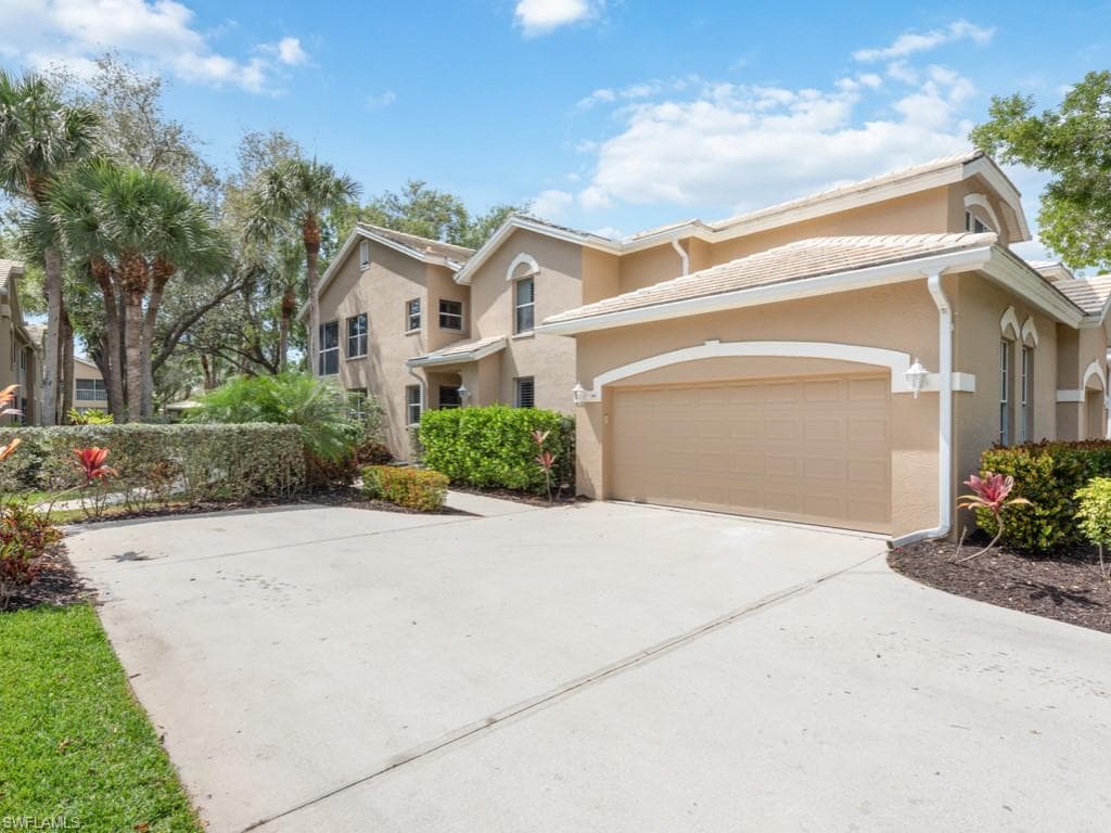 24821 Lakemont Cove LN 101 BONITA SPRINGS, FL 34134