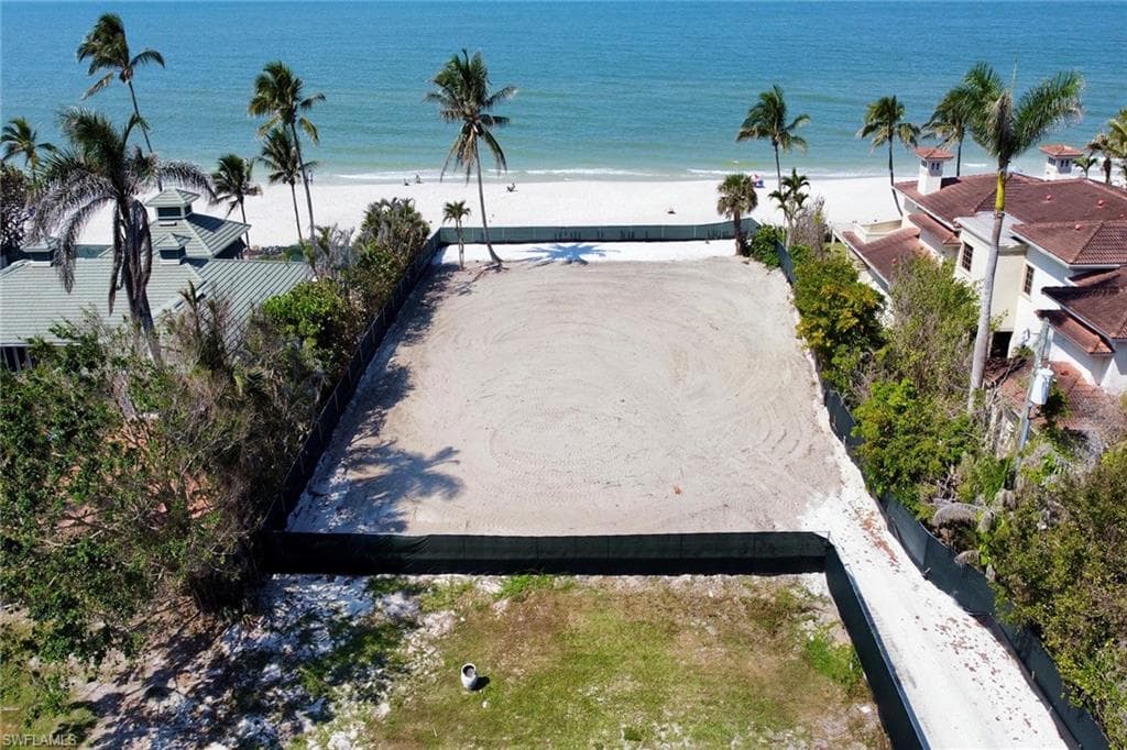 450 Gulf Shore BLVD S NAPLES, FL 34102