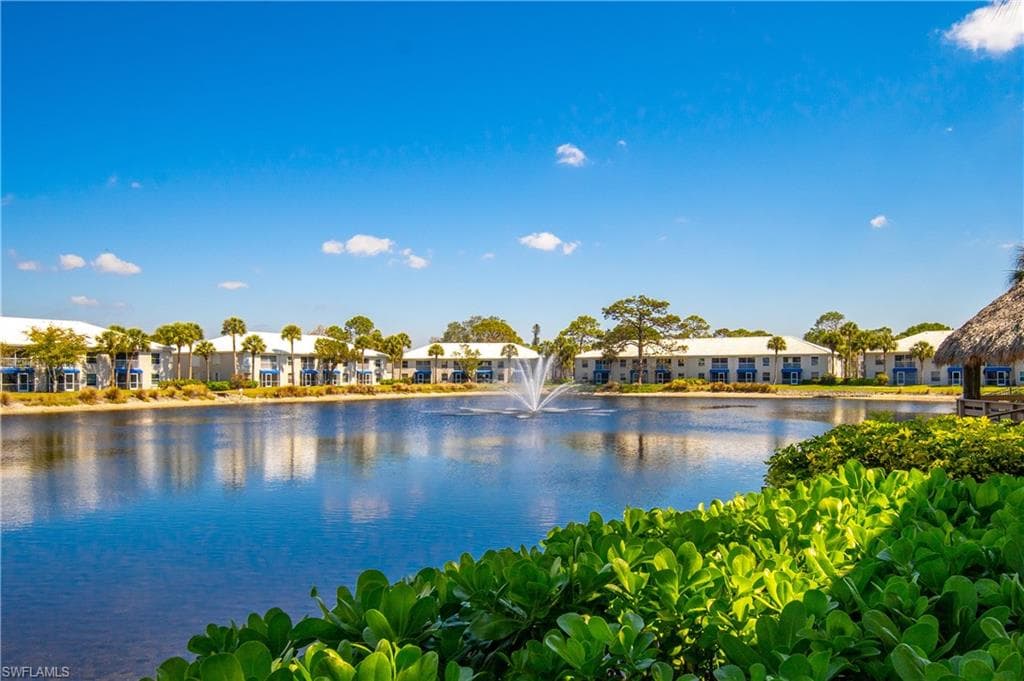 887 Gulf Pavilion DR 202 NAPLES, FL 34108