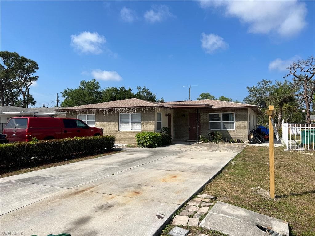 987 San Remo AVE NAPLES, FL 34104