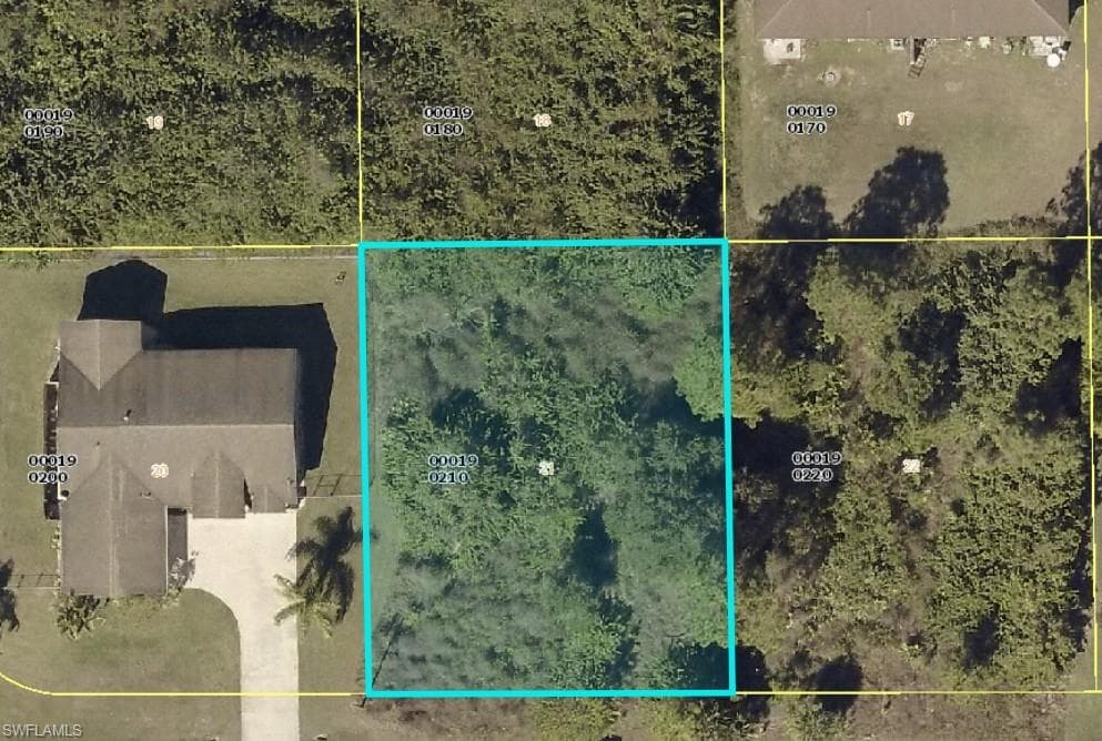 657-659 Chattman ST E LEHIGH ACRES, FL 33974