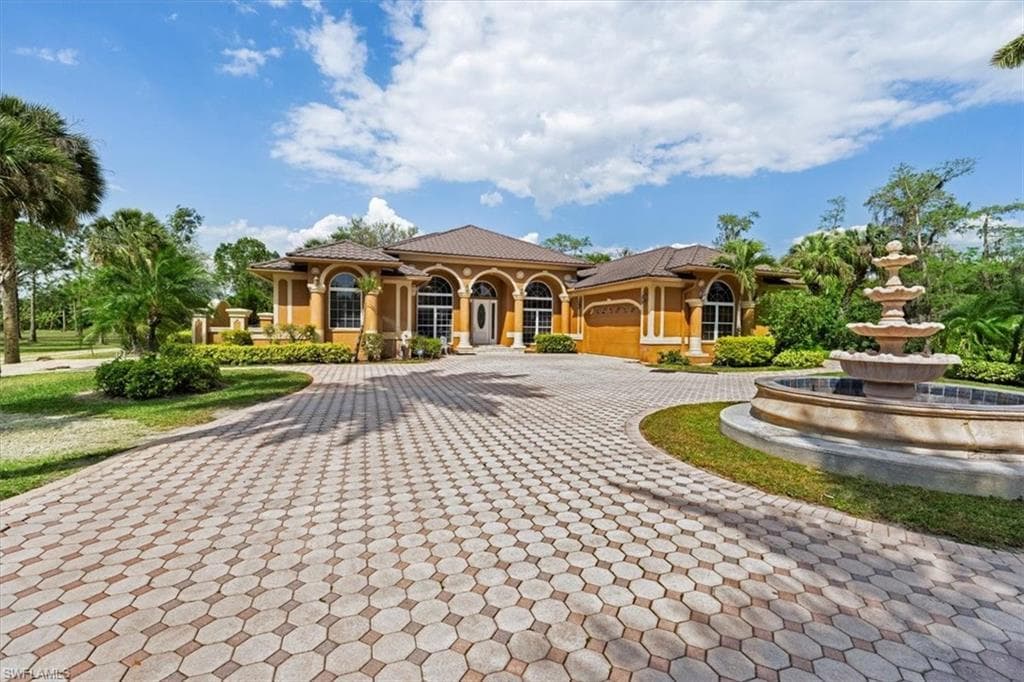 2591 White BLVD NAPLES, FL 34117