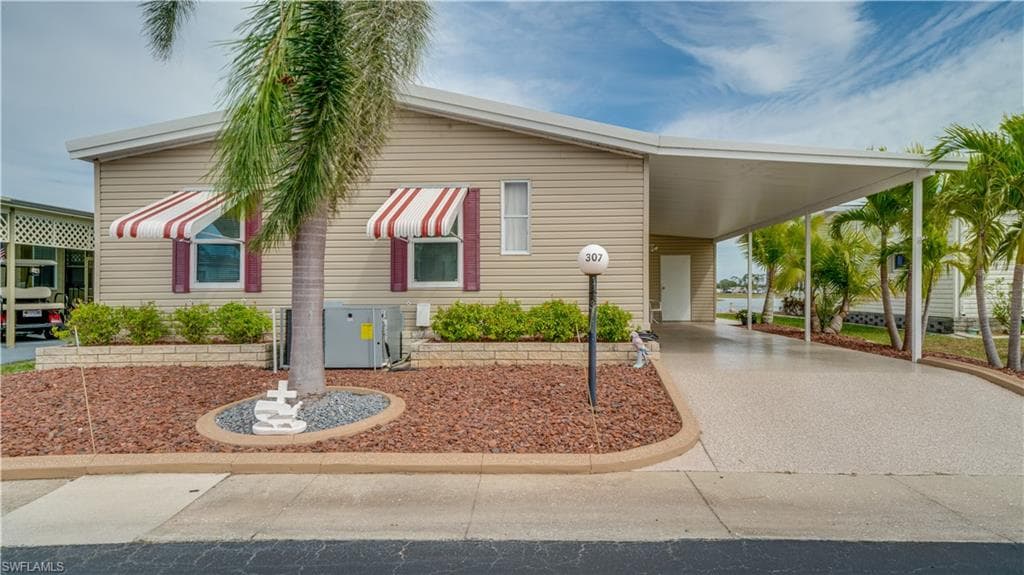 307 Dawn DR NORTH FORT MYERS, FL 33903