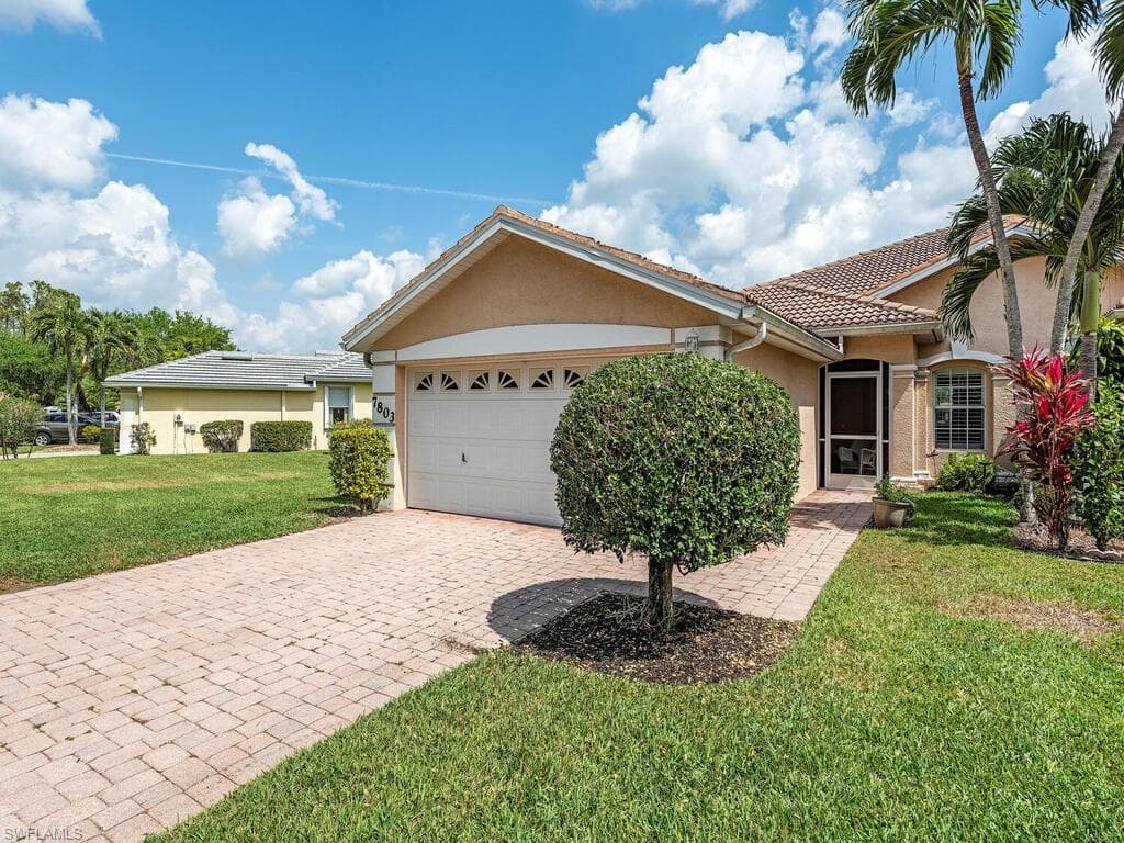 7803 Berkshire Pines DR NAPLES, FL 34104