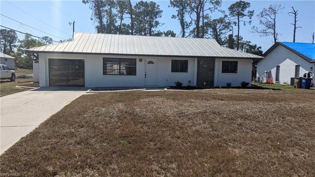 3901 3rd ST W LEHIGH ACRES, FL 33971