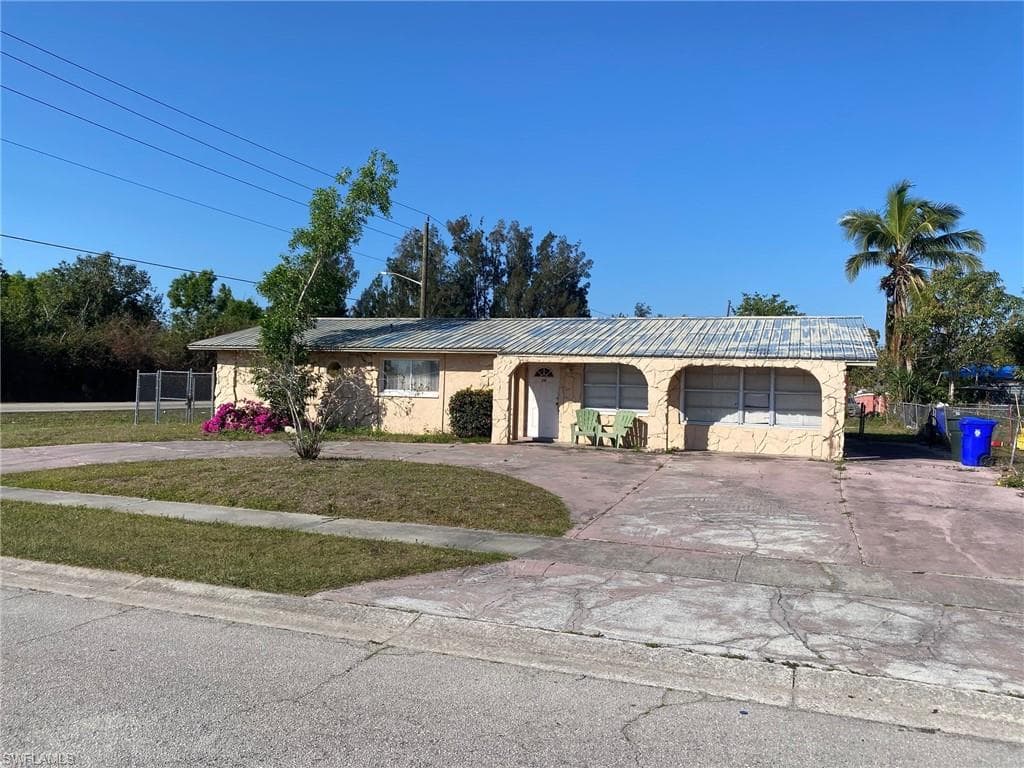 36 Kingsman CIR FORT MYERS, FL 33905