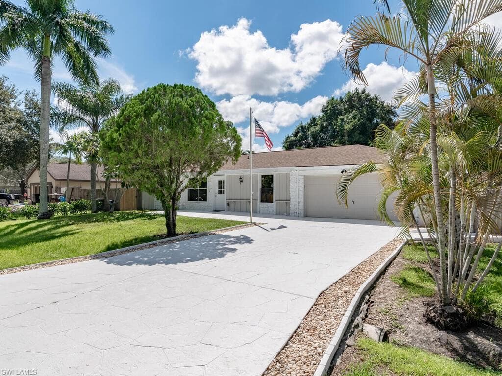 9188 Mandarin RD FORT MYERS, FL 33967