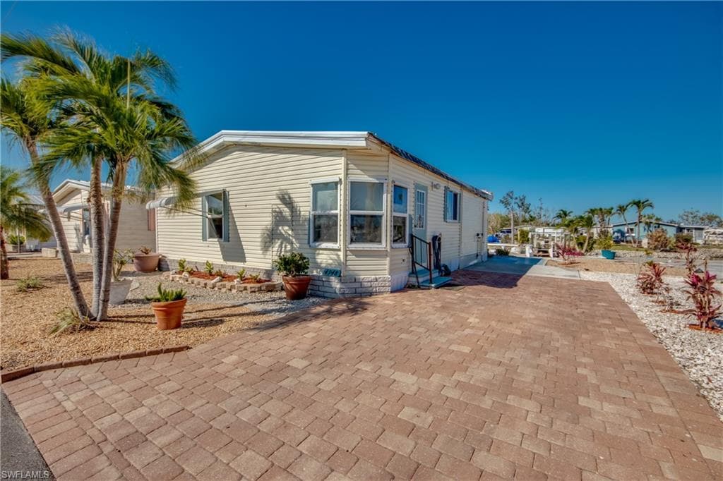 4948 Gulfgate LN ST. JAMES CITY, FL 33956