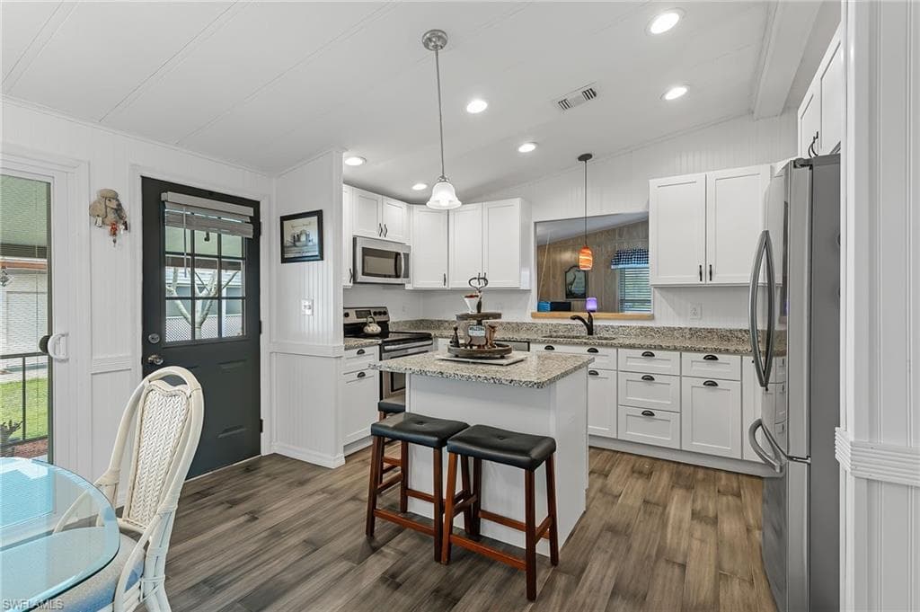 170 Oceans BLVD 170 NAPLES, FL 34104