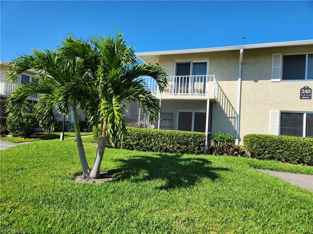 240 Palm DR 48-1 NAPLES, FL 34112