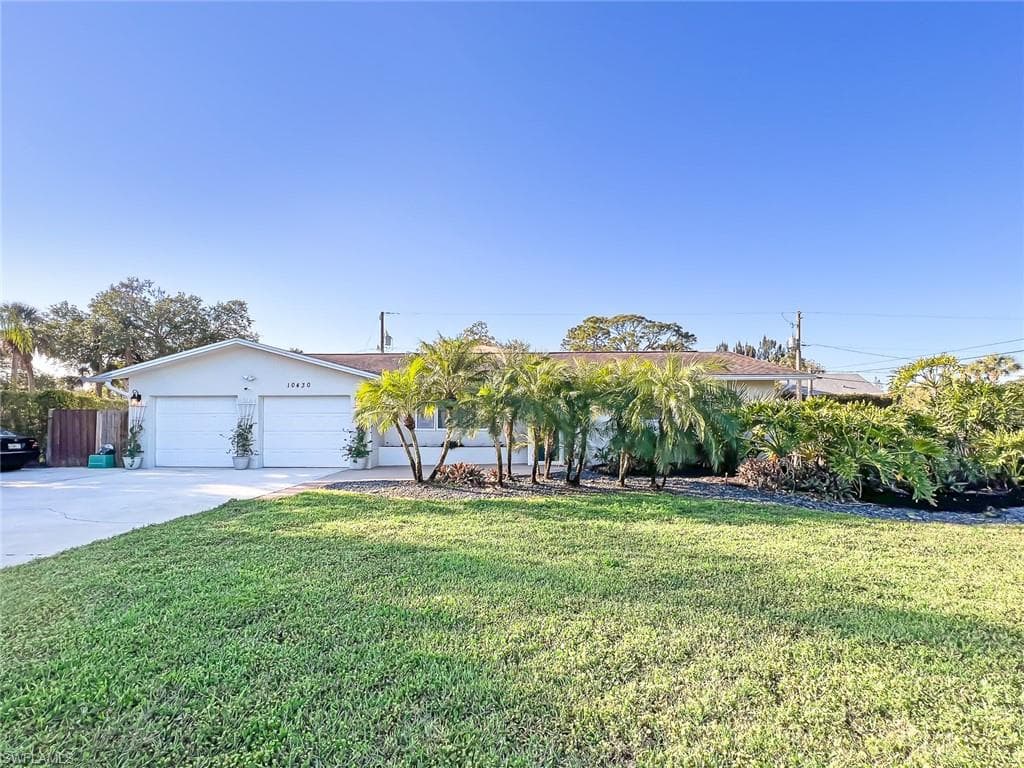 10430 Main DR BONITA SPRINGS, FL 34135