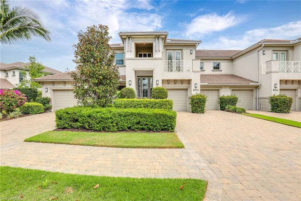 8046 Signature Club CIR 201 NAPLES, FL 34113