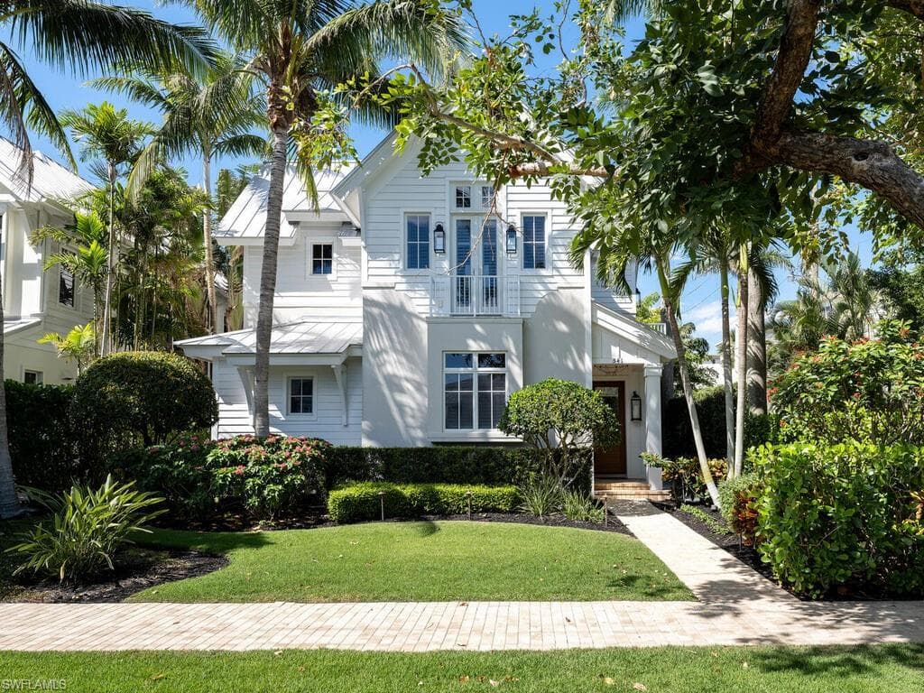 541 4th AVE S NAPLES, FL 34102