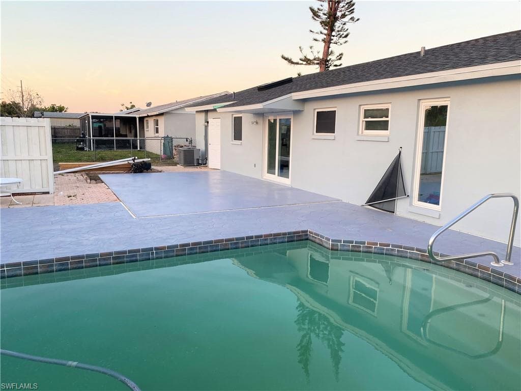 1097 Lovely LN NORTH FORT MYERS, FL 33903
