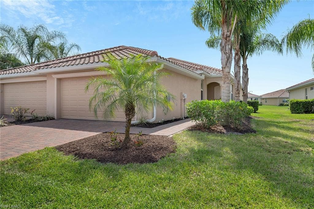 2015 Wellington ST NAPLES, FL 34120